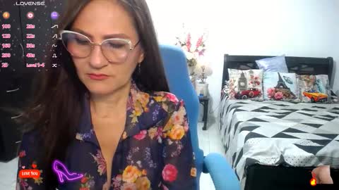 Bella online show from March 3, 2:07 am