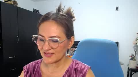 Snapshot of bella_ghisell chatting on July 15, 1:33 am Bella online show from July 15, 1:33 am