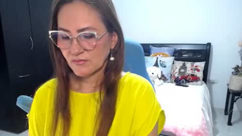 Snapshot of bella_ghisell chatting on July 21, 3:09 am Bella online show from July 21, 3:09 am