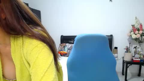 Snapshot of bella_ghisell chatting on July 25, 6:05 pm Bella online show from July 25, 6:05 pm