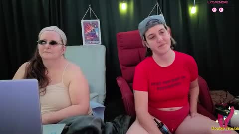 Bella James online show from December 14, 4:45 pm