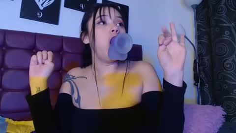 Snapshot of bella_lr chatting on March 4, 10:13 am Valentina online show from March 4, 10:13 am