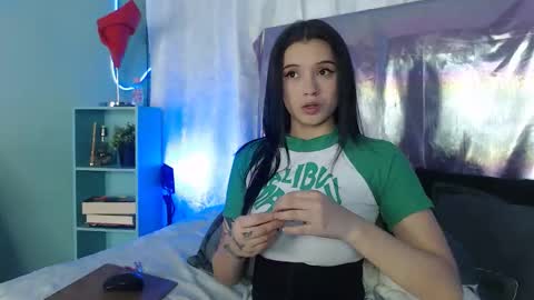 Snapshot of bella_lr chatting on October 2, 2:18 am Valentina online show from October 2, 2:18 am