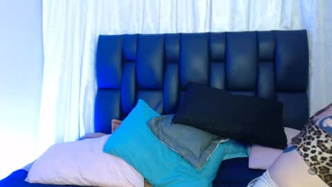 Snapshot of bella_lr chatting on July 5, 1:34 am Valentina online show from July 5, 1:34 am