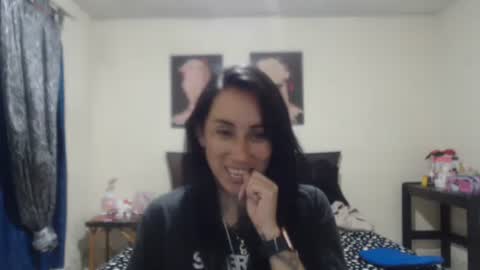 Snapshot of bella_luna34 chatting on March 17, 3:33 am bella_luna34 online show from March 17, 3:33 am