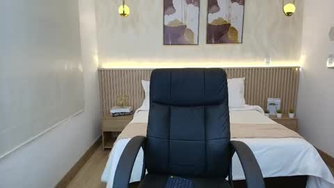 bella_millers online show from May 1, 6:56 pm