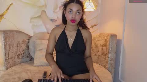 Snapshot of bella_moonlight_cr chatting on May 17, 3:48 am BELLA online show from May 17, 3:48 am