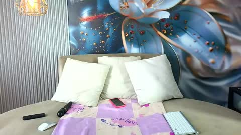 Snapshot of bella_moonlight_cr chatting on May 24, 1:21 am BELLA online show from May 24, 1:21 am