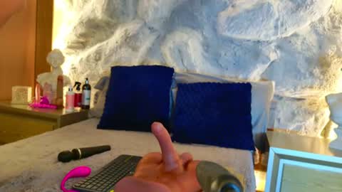 Snapshot of bella_mush chatting on July 25, 10:07 pm BELLA online show from July 25, 10:07 pm