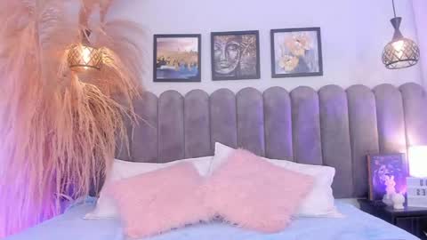 bella_peach_ online show from May 1, 3:33 am