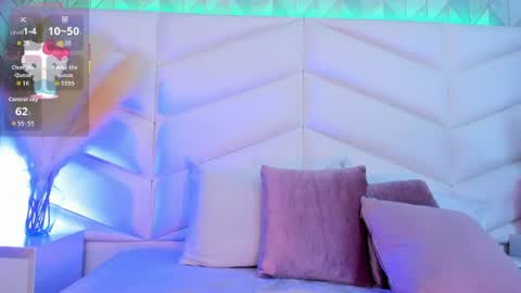 Snapshot of bella_peach_ chatting on July 1, 3:41 am bella_peach_ online show from July 1, 3:41 am