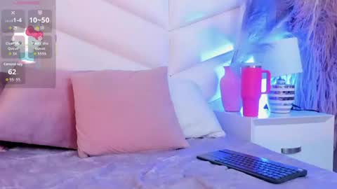 Snapshot of bella_peach_ chatting on July 9, 8:29 am bella_peach_ online show from July 9, 8:29 am