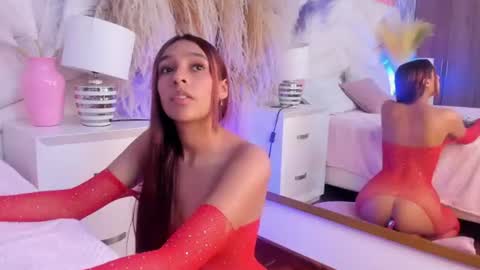 Snapshot of bella_peach_ chatting on July 25, 4:21 am bella_peach_ online show from July 25, 4:21 am