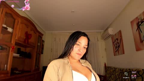 Snapshot of bella_pocahontas3 chatting on January 8, 10:06 pm bella_pocahontas3 online show from January 8, 10:06 pm