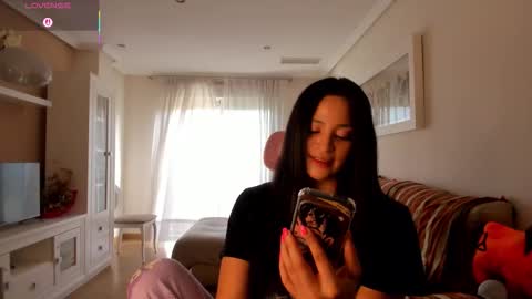 Snapshot of bella_pocahontas3 chatting on October 13, 3:12 pm bella_pocahontas3 online show from October 13, 3:12 pm