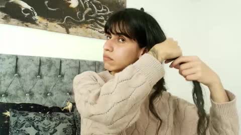 Bella online show from December 3, 1:13 am