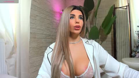 bella_posh online show from January 18, 10:30 am