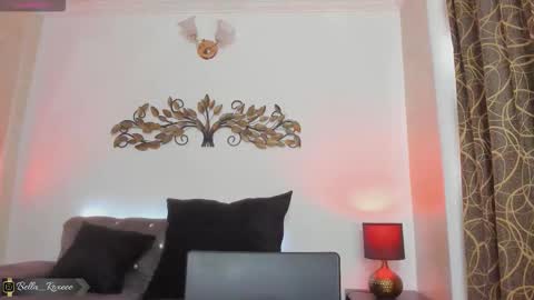 Snapshot of bella_roxe chatting on December 15, 4:22 pm Bella roxe online show from December 15, 4:22 pm