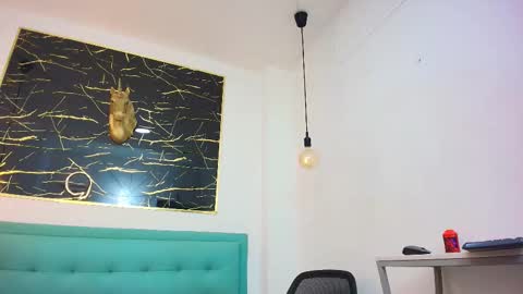     online show from November 4, 9:25 pm