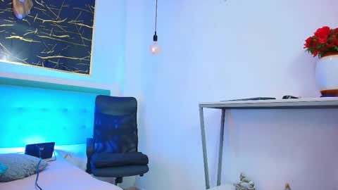 Snapshot of bella_salvatore chatting on November 9, 8:40 pm online show from November 9, 8:40 pm