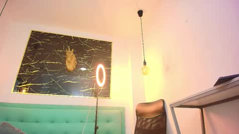 Snapshot of bella_salvatore chatting on November 23, 9:25 pm online show from November 23, 9:25 pm