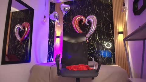     online show from February 24, 10:30 pm