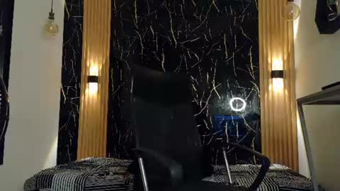 Snapshot of bella_salvatore chatting on June 17, 8:32 pm online show from June 17, 8:32 pm