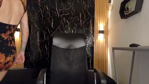 Snapshot of bella_salvatore chatting on June 20, 8:44 pm online show from June 20, 8:44 pm