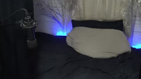 Snapshot of bella_serenity chatting on June 22, 12:45 am bella_serenity online show from June 22, 12:45 am