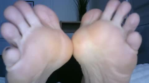 bella_sexy_feet online show from January 17, 9:39 pm
