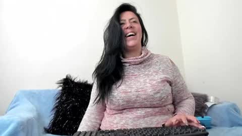 Snapshot of bella_smit_ chatting on December 7, 5:20 pm Bella Smith online show from December 7, 5:20 pm