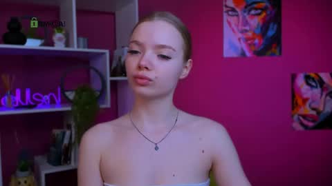 Snapshot of bella_sunshine1 chatting on April 14, 5:02 am alexa online show from April 14, 5:02 am