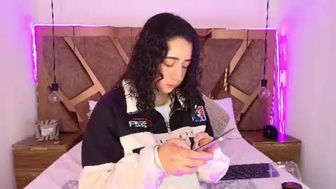 Snapshot of bella_swwan_ chatting on July 11, 7:16 pm Bella Swwan online show from July 11, 7:16 pm