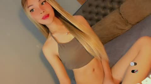 Snapshot of bella_tara chatting on May 18, 4:07 am Bella online show from May 18, 4:07 am