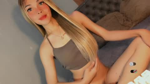 Snapshot of bella_tara chatting on June 12, 3:38 am Bella online show from June 12, 3:38 am