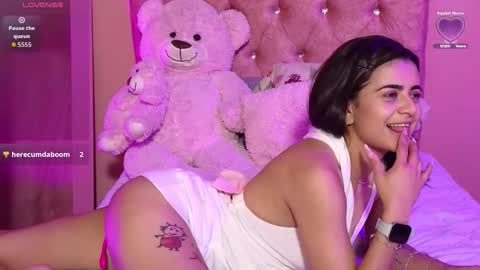 bella_thixx online show from October 7, 4:20 am