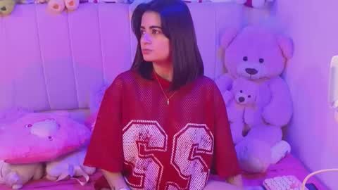 bella_thixx online show from March 13, 4:41 am