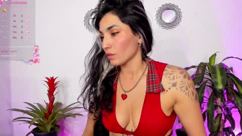 Snapshot of bella_thorne3 chatting on January 30, 11:34 pm Bella online show from January 30, 11:34 pm