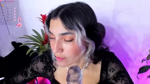 Snapshot of bella_thorne3 chatting on February 7, 2:40 am Bella online show from February 7, 2:40 am