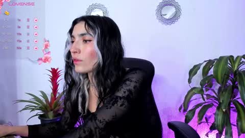 Snapshot of bella_thorne3 chatting on March 7, 10:54 pm Bella online show from March 7, 10:54 pm