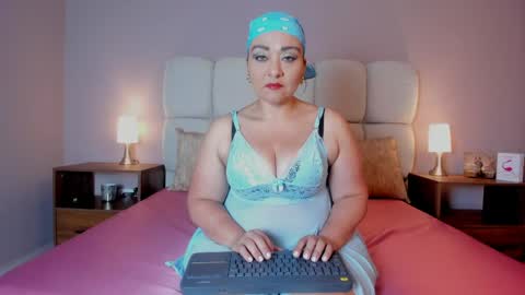 Snapshot of bella_vesper chatting on May 13, 11:29 am bella_vesper online show from May 13, 11:29 am