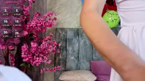 Snapshot of bella_vibes_s chatting on November 26, 8:26 am Bella online show from November 26, 8:26 am