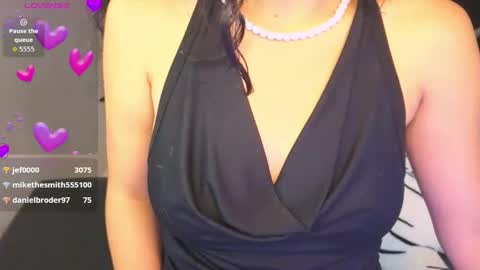 Snapshot of bella_vibes_s chatting on May 10, 1:11 am Bella online show from May 10, 1:11 am