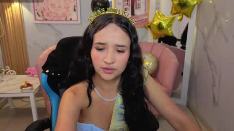Snapshot of bella_vibes_s chatting on May 17, 2:42 am Bella online show from May 17, 2:42 am