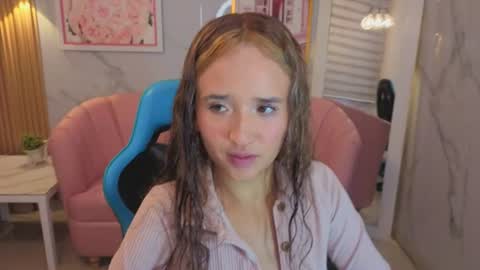 Snapshot of bella_vibes_s chatting on July 22, 2:25 am Bella online show from July 22, 2:25 am