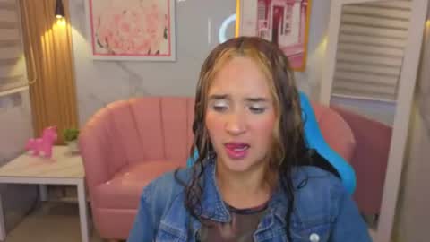 Snapshot of bella_vibes_s chatting on August 1, 2:33 am Bella online show from August 1, 2:33 am