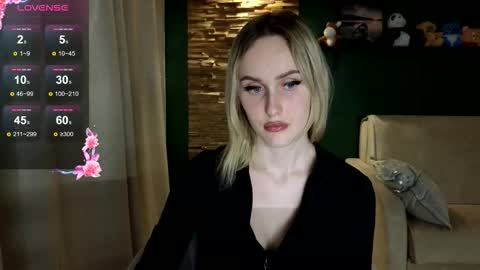 bella_villen online show from March 15, 10:49 pm