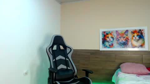 bella_warzon online show from June 27, 4:39 am