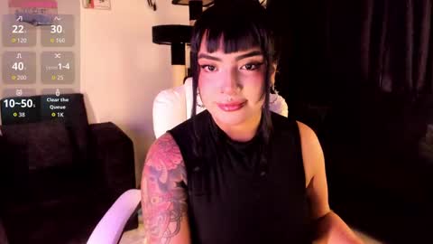 Snapshot of bellaa_miller chatting on October 1, 10:49 pm Bella online show from October 1, 10:49 pm