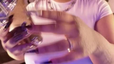 Snapshot of bellaa_miller chatting on December 5, 11:08 am Bella online show from December 5, 11:08 am